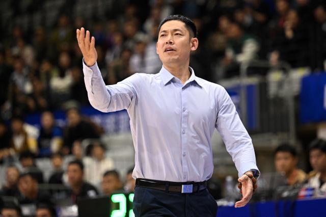 手机游戏-啃下决战从小组顺利突围 张庆鹏篮球哲学的胜利