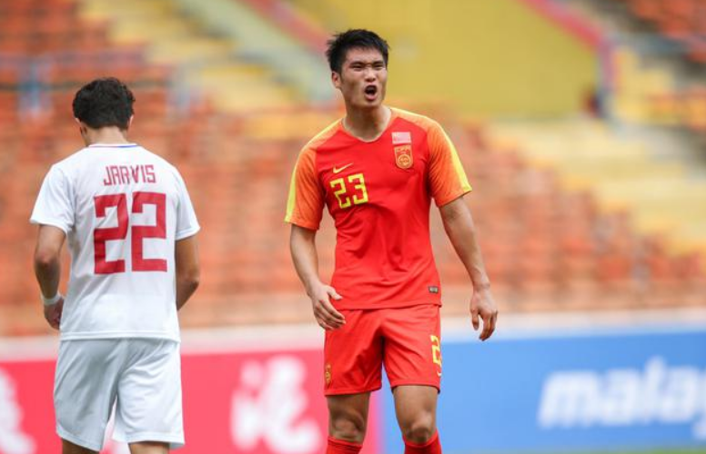 手机网游-令人惋惜：一个月内，中国男足2大天才陨落，年纪轻轻前途堪忧